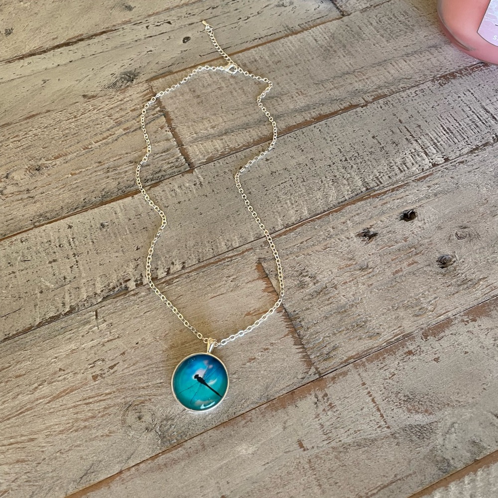 Dragonfly pendant necklace - Picture 3 of 4